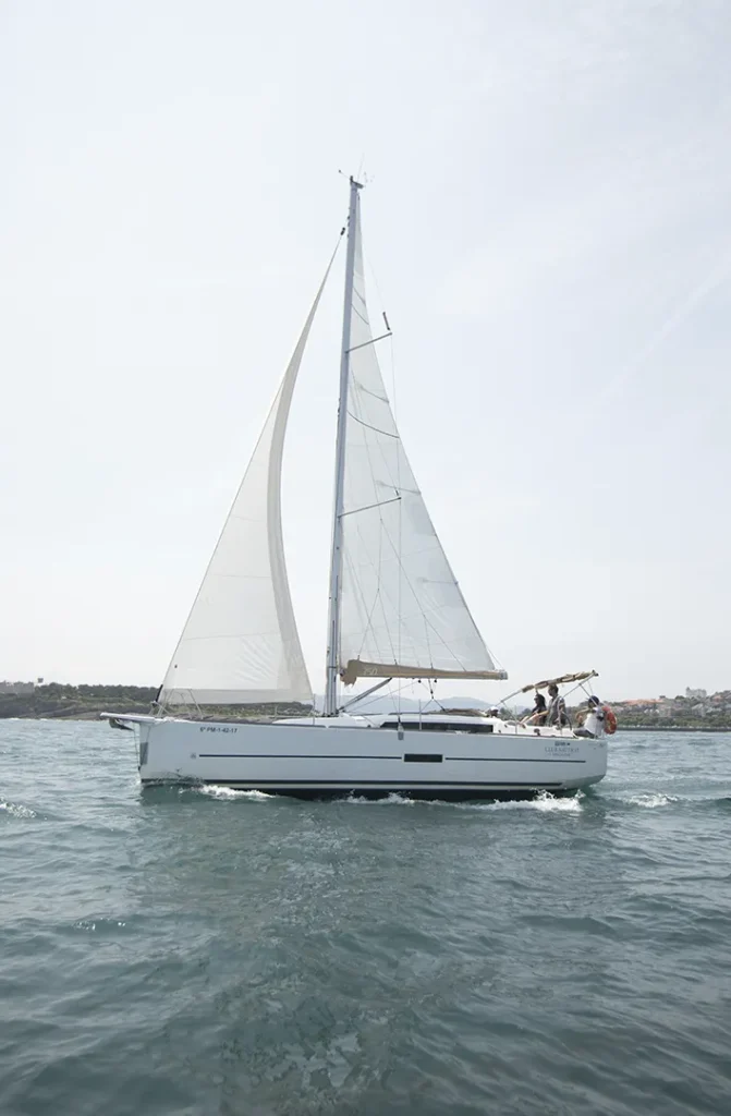 Velero navegando